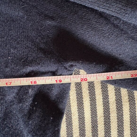 Quince Mongolian Cashmere Crewneck - Picture 4 of 4